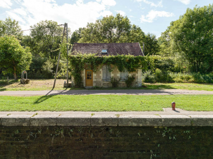 VUe du sas et de la maison éclusière. © Région Bourgogne-Franche-Comté, Inventaire du patrimoine