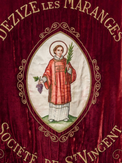 Détail de la mandorle brodée. © Région Bourgogne-Franche-Comté, Inventaire du patrimoine