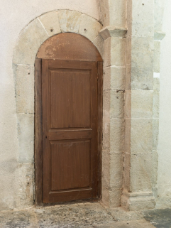 Nef, troisième travée, élévation sud, porte murée transformée en placard. © Région Bourgogne-Franche-Comté, Inventaire du patrimoine