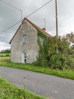 Vue rapprochée de la maison éclusière et de son mur pignon. © Région Bourgogne-Franche-Comté, Inventaire du patrimoine