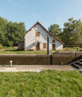 Vue de la maison éclusière. © Région Bourgogne-Franche-Comté, Inventaire du patrimoine