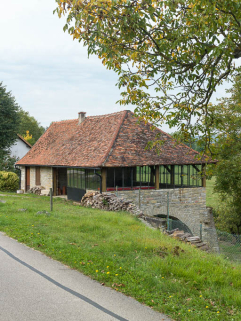 Vue du bâtiment situé en aval. © Région Bourgogne-Franche-Comté, Inventaire du patrimoine