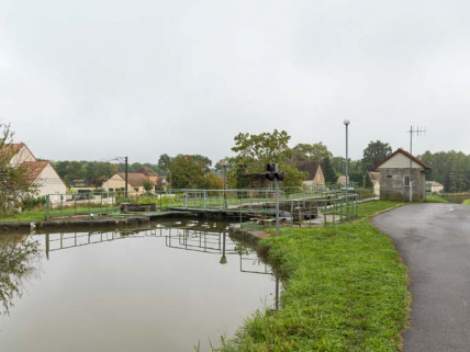 Vue d'ensemble du site d'écluse. © Région Bourgogne-Franche-Comté, Inventaire du patrimoine