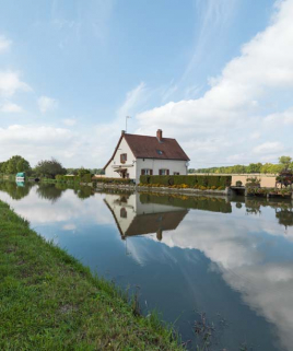 Vue du site d'écluse et de la maison éclusière. © Région Bourgogne-Franche-Comté, Inventaire du patrimoine