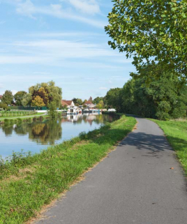 Vue du port et du chemin de halage. © Région Bourgogne-Franche-Comté, Inventaire du patrimoine