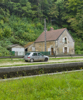 Vue du sas et de la maison éclusière. © Région Bourgogne-Franche-Comté, Inventaire du patrimoine