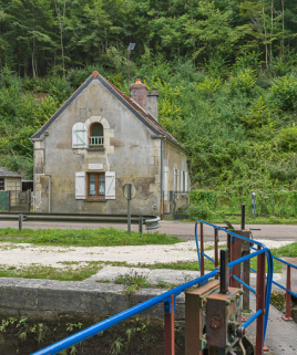 Vue de la maison éclusière. © Région Bourgogne-Franche-Comté, Inventaire du patrimoine
