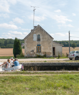 Vue du sas et de la maison éclusière. © Région Bourgogne-Franche-Comté, Inventaire du patrimoine