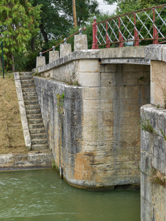 Vue des piles du pont. © Région Bourgogne-Franche-Comté, Inventaire du patrimoine