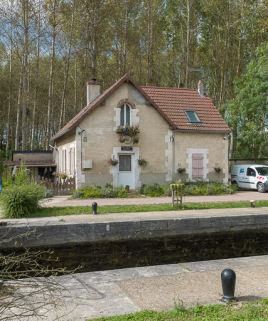 Vue de la maison éclusière. © Région Bourgogne-Franche-Comté, Inventaire du patrimoine