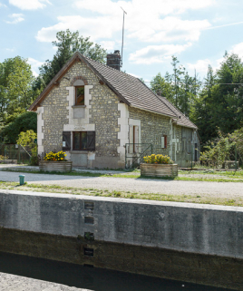 Vue de la maison éclusière. © Région Bourgogne-Franche-Comté, Inventaire du patrimoine