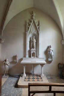 Autel de la chapelle sud. © Région Bourgogne-Franche-Comté, Inventaire du patrimoine