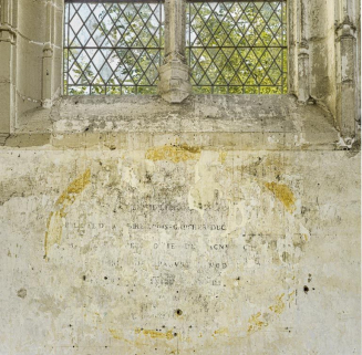 Chapelle : peinture murale de la deuxième travée de la nef sur laquelle on peut lire "BAUME LEBLANC [....] LOUIS GAUCHER DUC..." : il doit s'agir d'une peinture (funéraire?) pour Madame Adrienne-Emilie-Félicité de la Baume-Le-Blanc de La Vallière, f… © Région Bourgogne-Franche-Comté, Inventaire du patrimoine