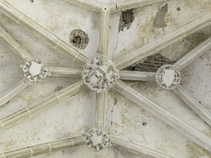 Intérieur de la chapelle : clefs de voûtes. © Région Bourgogne-Franche-Comté, Inventaire du patrimoine