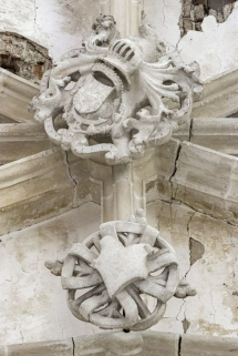 Intérieur de la chapelle : clefs de voûtes. © Région Bourgogne-Franche-Comté, Inventaire du patrimoine