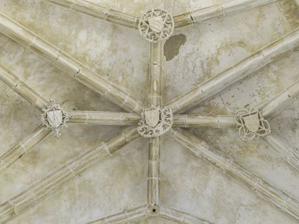 Intérieur de la chapelle : clefs de voûtes. © Région Bourgogne-Franche-Comté, Inventaire du patrimoine