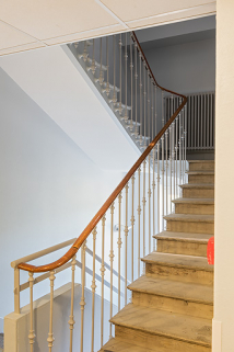 Escalier sud-ouest. © Région Bourgogne-Franche-Comté, Inventaire du patrimoine Escalier sud-ouest. © Région Bourgogne-Franche-Comté, Inventaire du patrimoine