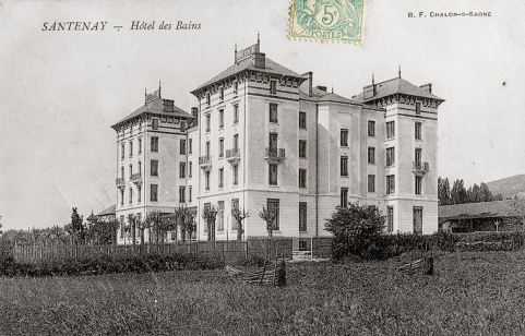 Vue ancienne depuis l'est, montrant notamment les inscriptions des crêtes faîtières ("Hôtel des Bains" et "Source Carnot"). © Région Bourgogne-Franche-Comté, Inventaire du patrimoine Vue ancienne depuis l'est, montrant notamment les inscriptions des crêtes faîtières ("Hôtel des Bains" et "Source Carnot"). © Région Bourgogne-Franche-Comté, Inventaire du patrimoine