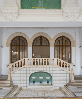 Hall des sources, buvette (état dans les années 2010). © Région Bourgogne-Franche-Comté, Inventaire du patrimoine Hall des sources, buvette (état dans les années 2010). © Région Bourgogne-Franche-Comté, Inventaire du patrimoine