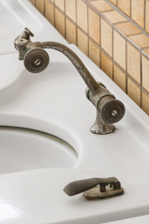 Salle de pulvérisation des enfants, robinet. © Région Bourgogne-Franche-Comté, Inventaire du patrimoine Salle de pulvérisation des enfants, robinet. © Région Bourgogne-Franche-Comté, Inventaire du patrimoine