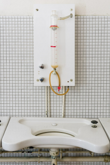 Salle de pulvérisation des enfants, irrigation nasale. © Région Bourgogne-Franche-Comté, Inventaire du patrimoine Salle de pulvérisation des enfants, irrigation nasale. © Région Bourgogne-Franche-Comté, Inventaire du patrimoine