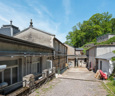 Façade sur l'arrière-cour, vue en direction du nord. © Région Bourgogne-Franche-Comté, Inventaire du patrimoine Façade sur l'arrière-cour, vue en direction du nord. © Région Bourgogne-Franche-Comté, Inventaire du patrimoine