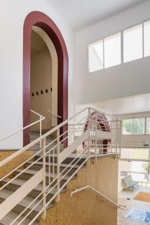 Vestibule nord, détail de l'escalier. © Région Bourgogne-Franche-Comté, Inventaire du patrimoine Vestibule nord, détail de l'escalier. © Région Bourgogne-Franche-Comté, Inventaire du patrimoine