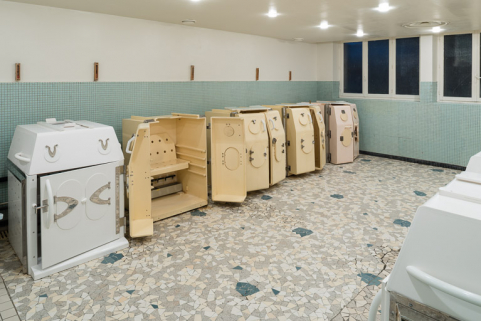 Salle des étuves. © Région Bourgogne-Franche-Comté, Inventaire du patrimoine Salle des étuves. © Région Bourgogne-Franche-Comté, Inventaire du patrimoine