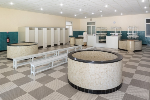 Salle d'inhalation à l'emplacement de la troisième piscine. © Région Bourgogne-Franche-Comté, Inventaire du patrimoine Salle d'inhalation à l'emplacement de la troisième piscine. © Région Bourgogne-Franche-Comté, Inventaire du patrimoine