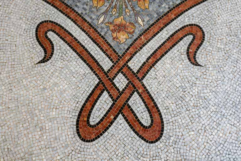 Motif du centre, détail, entrelacs de style Art Nouveau. © Région Bourgogne-Franche-Comté, Inventaire du patrimoine Motif du centre, détail, entrelacs de style Art Nouveau. © Région Bourgogne-Franche-Comté, Inventaire du patrimoine
