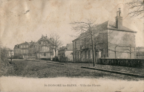Élévation depuis la rue avant la construction de la pharmacie. © Région Bourgogne-Franche-Comté, Inventaire du patrimoine Élévation depuis la rue avant la construction de la pharmacie. © Région Bourgogne-Franche-Comté, Inventaire du patrimoine