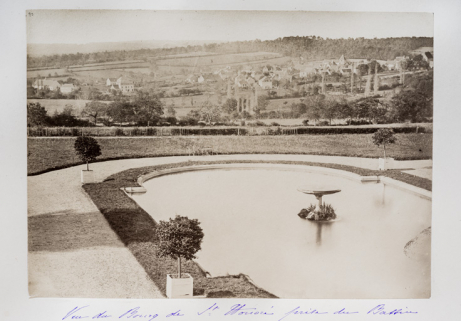 Bassin et vue sur le village. © Région Bourgogne-Franche-Comté, Inventaire du patrimoine Bassin et vue sur le village. © Région Bourgogne-Franche-Comté, Inventaire du patrimoine