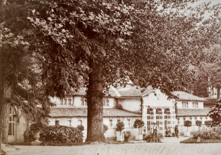 Façade principale, état en 1881. © Région Bourgogne-Franche-Comté, Inventaire du patrimoine Façade principale, état en 1881. © Région Bourgogne-Franche-Comté, Inventaire du patrimoine