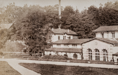 Façade principale, état en 1883. © Région Bourgogne-Franche-Comté, Inventaire du patrimoine Façade principale, état en 1883. © Région Bourgogne-Franche-Comté, Inventaire du patrimoine
