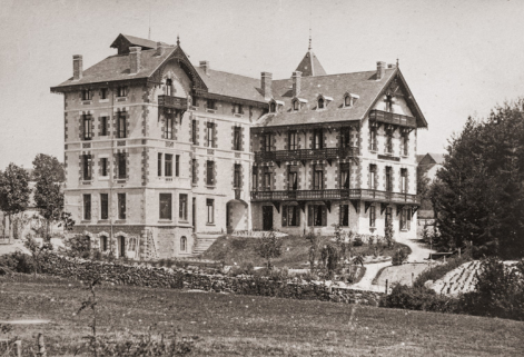 Façade sur le parc avant la destruction des balcons et galeries. © Région Bourgogne-Franche-Comté, Inventaire du patrimoine