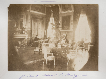 Vue intérieure du grand salon en 1881. © Région Bourgogne-Franche-Comté, Inventaire du patrimoine Vue intérieure du grand salon en 1881. © Région Bourgogne-Franche-Comté, Inventaire du patrimoine