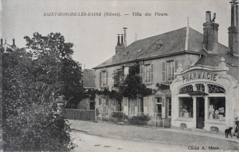 Élévation depuis la rue après la construction de la pharmacie. © Région Bourgogne-Franche-Comté, Inventaire du patrimoine Élévation depuis la rue après la construction de la pharmacie. © Région Bourgogne-Franche-Comté, Inventaire du patrimoine