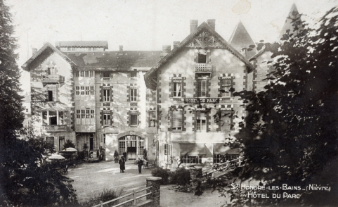 Façade sur le parc après la destruction des balcons et galeries. © Région Bourgogne-Franche-Comté, Inventaire du patrimoine