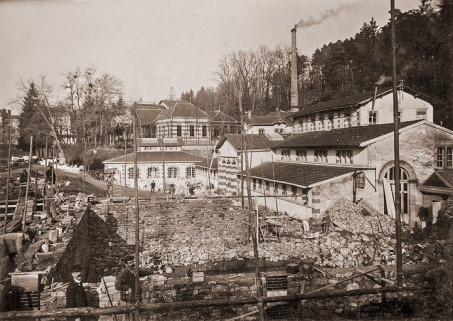 Construction du pavillon de la piscine. © Région Bourgogne-Franche-Comté, Inventaire du patrimoine Construction du pavillon de la piscine. © Région Bourgogne-Franche-Comté, Inventaire du patrimoine
