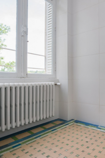 Vue d'un angle de la salle de bain.  © Région Bourgogne-Franche-Comté, Inventaire du patrimoine