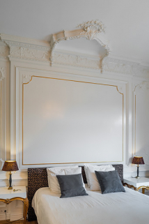 Décor de moulures du mur nord de la grande chambre. © Région Bourgogne-Franche-Comté, Inventaire du patrimoine