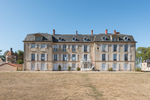 Façade sur le parc, vue de face. © Région Bourgogne-Franche-Comté, Inventaire du patrimoine Façade sur le parc, vue de face. © Région Bourgogne-Franche-Comté, Inventaire du patrimoine