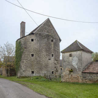 ensemble castral © Région Bourgogne-Franche-Comté, Inventaire du patrimoine ensemble castral © Région Bourgogne-Franche-Comté, Inventaire du patrimoine