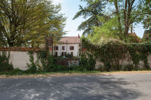 usine de mise en bouteilles des eaux minérales © Région Bourgogne-Franche-Comté, Inventaire du patrimoine usine de mise en bouteilles des eaux minérales © Région Bourgogne-Franche-Comté, Inventaire du patrimoine