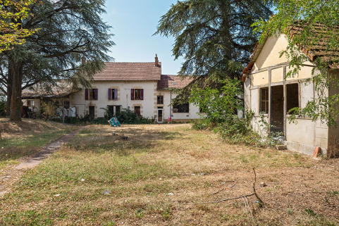 usine de mise en bouteilles des eaux minérales © Région Bourgogne-Franche-Comté, Inventaire du patrimoine usine de mise en bouteilles des eaux minérales © Région Bourgogne-Franche-Comté, Inventaire du patrimoine