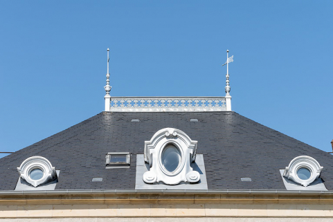 crête de toit © Région Bourgogne-Franche-Comté, Inventaire du patrimoine crête de toit © Région Bourgogne-Franche-Comté, Inventaire du patrimoine