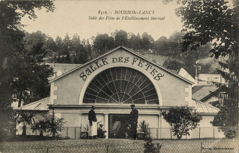 salle des fêtes © Région Bourgogne-Franche-Comté, Inventaire du patrimoine  salle des fêtes © Région Bourgogne-Franche-Comté, Inventaire du patrimoine