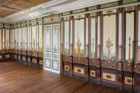 salle des fêtes lambris de hauteur peinture monumentale © Région Bourgogne-Franche-Comté, Inventaire du patrimoine  salle des fêtes lambris de hauteur peinture monumentale © Région Bourgogne-Franche-Comté, Inventaire du patrimoine
