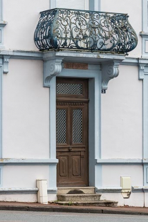 porte balcon © Région Bourgogne-Franche-Comté, Inventaire du patrimoine  porte balcon © Région Bourgogne-Franche-Comté, Inventaire du patrimoine