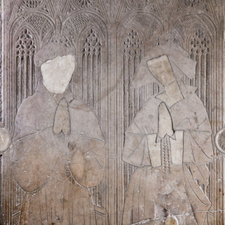 dalle funéraire © Région Bourgogne-Franche-Comté, Inventaire du patrimoine  dalle funéraire © Région Bourgogne-Franche-Comté, Inventaire du patrimoine